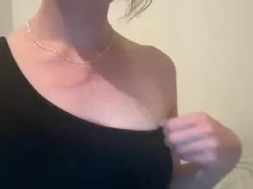 yourlittleslut243908 on Chaturbate 