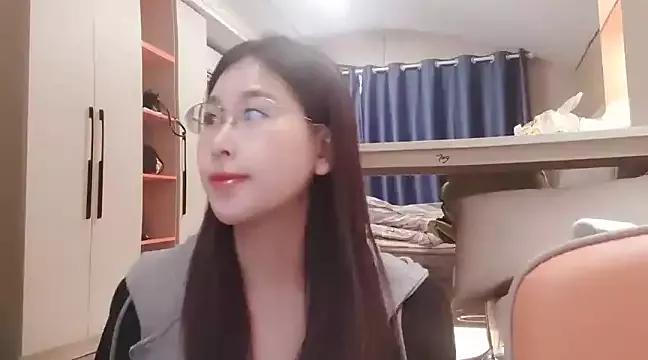 lili-li on StripChat 