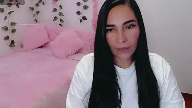 luna_lgomez_ on StripChat 