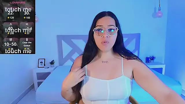 MirandaBlaze on StripChat 