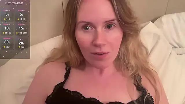 redheadrosie69 on StripChat 